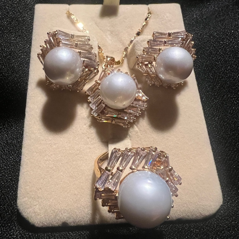 Elegant  authentic White south sea Pearl Jewelry Set in vermeil setting
